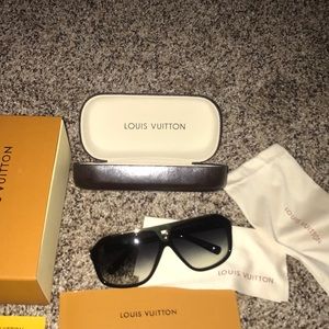 Louis Vuitton evidence sunglasses